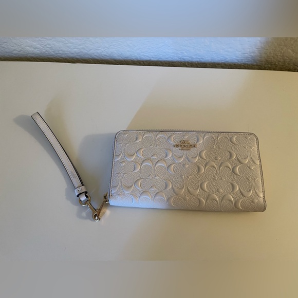 Coach Cream Embossed Wallet - Picture 3 of 8